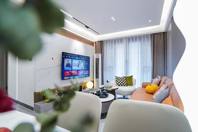 90㎡現(xiàn)代三居，舍主燈換燈帶，巧妙的色彩混搭，打造年輕有趣的生活